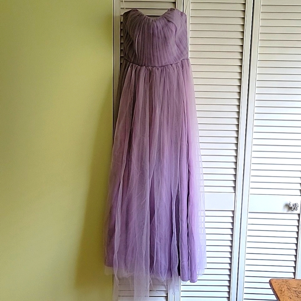 Bridesmaid's light purple bridesmaid dress
